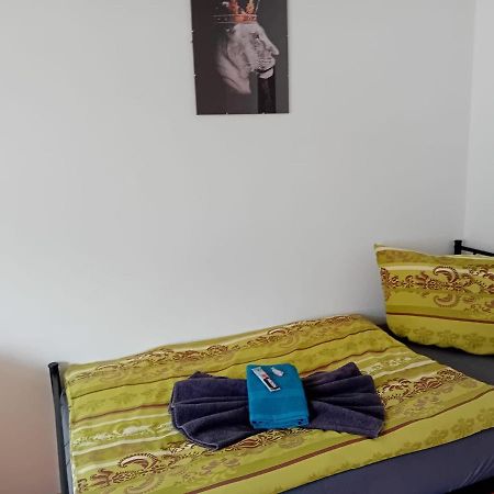 Stellas Monteurwohnungen Werdau Bagian luar foto
