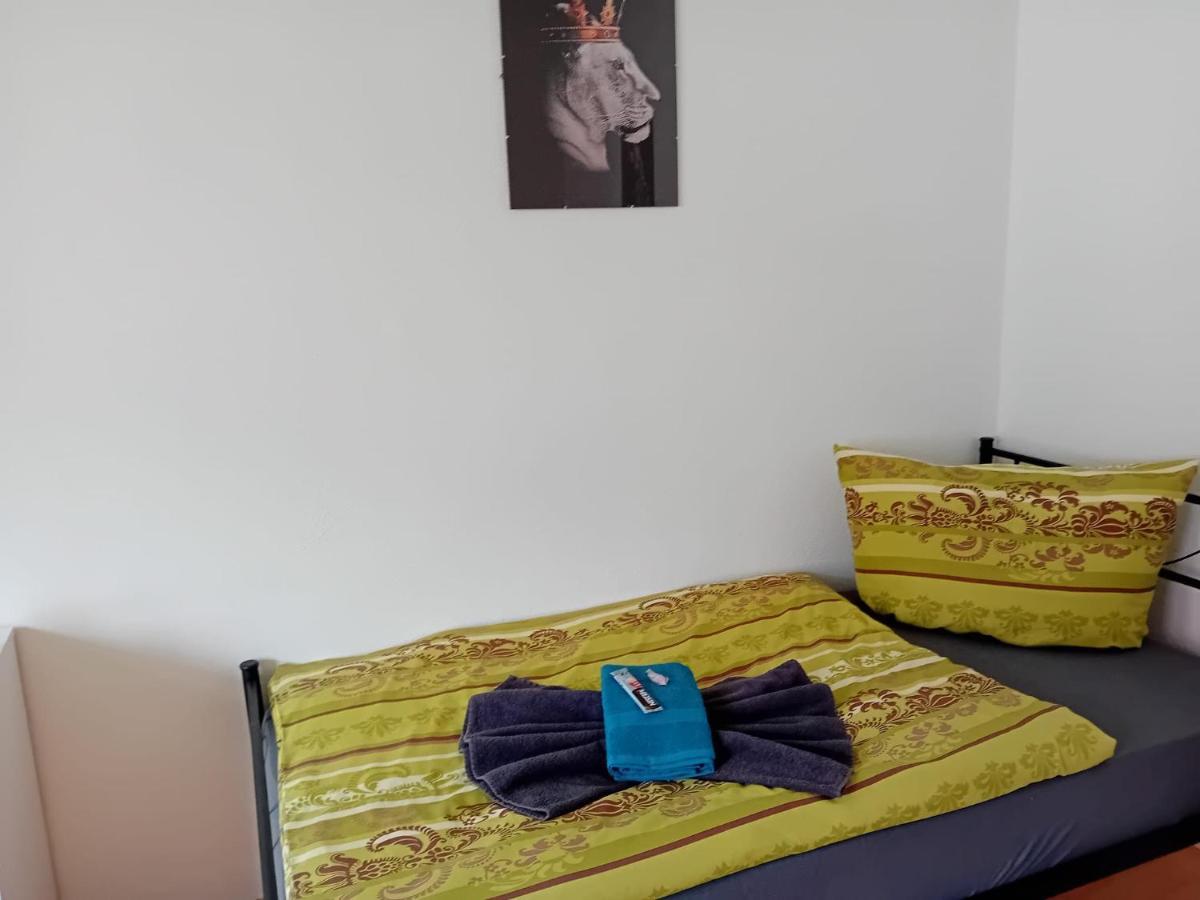 Stellas Monteurwohnungen Werdau Bagian luar foto