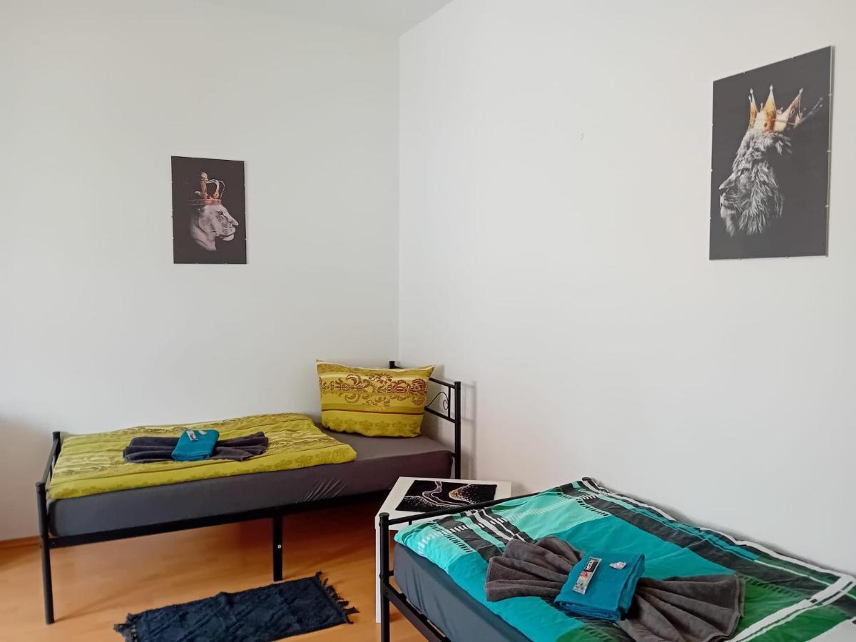 Stellas Monteurwohnungen Werdau Bagian luar foto
